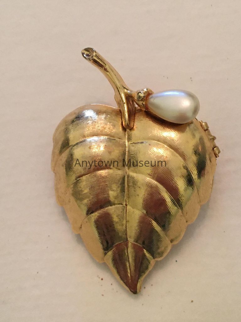 Leaf Brooch (locket)