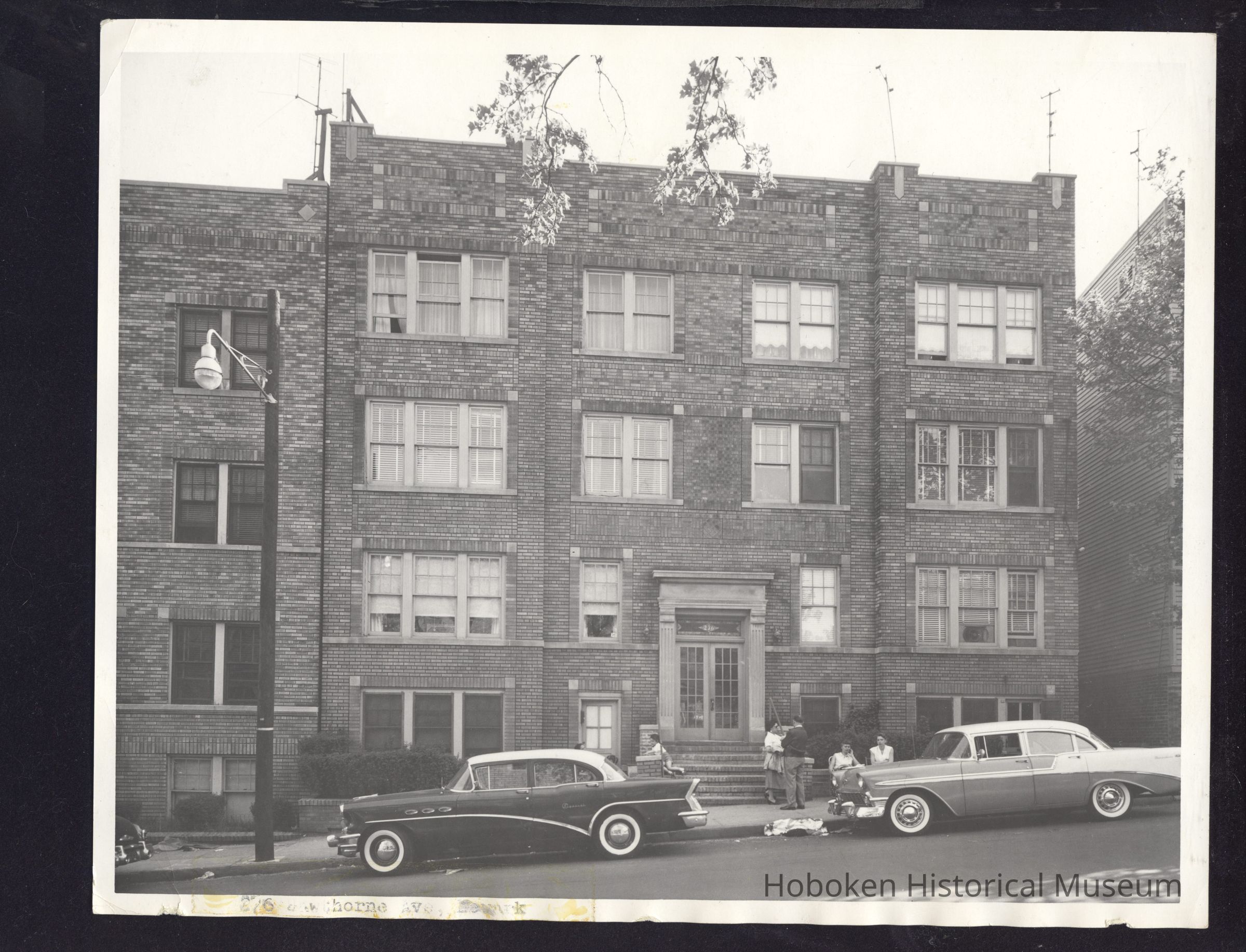 B&W photo of apartment building at 276 Hawthorne Avenue, Newark. picture number 1