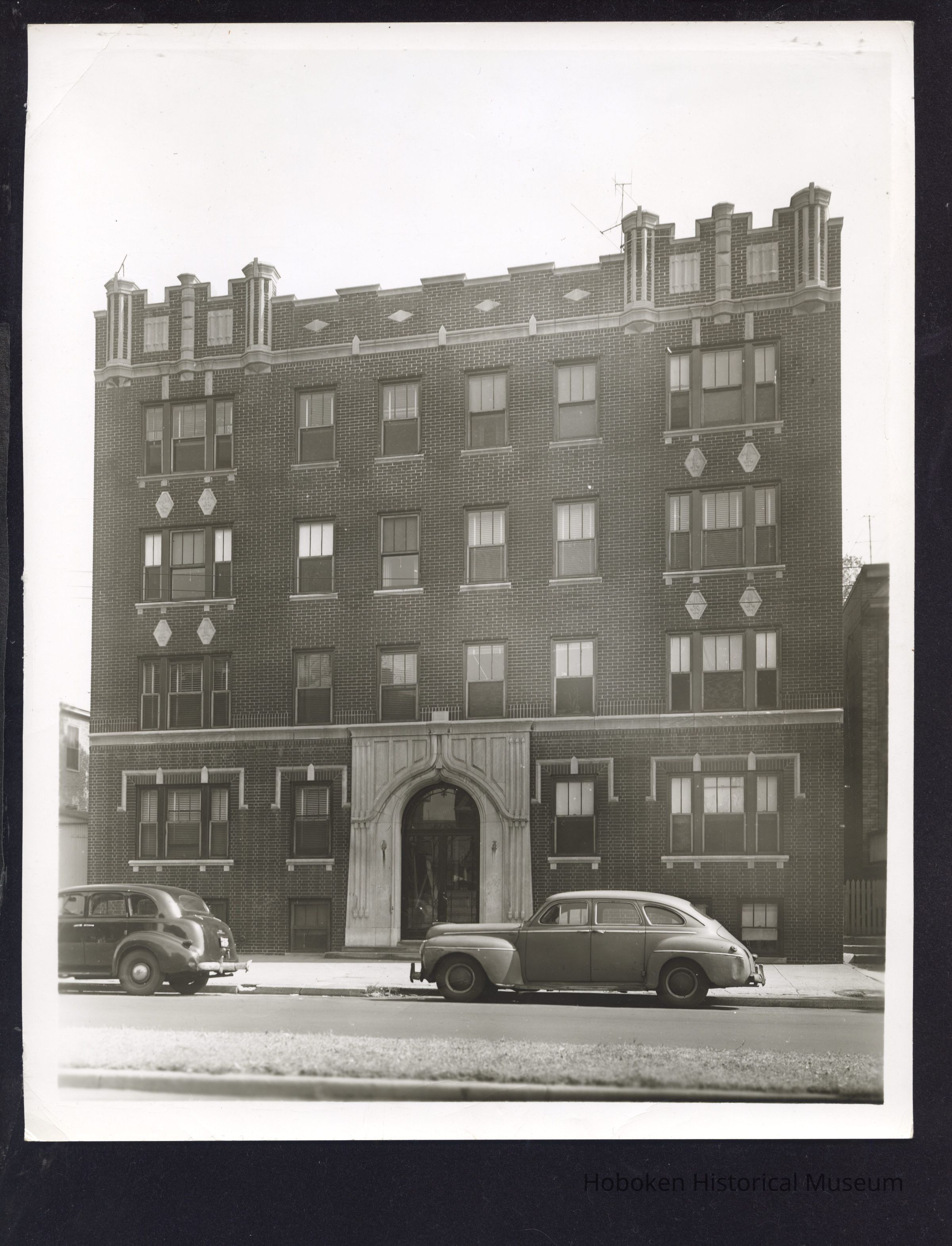 B&W photo of apartment building at 2280 John F. Kennedy Boulevard, Jersey City. picture number 1