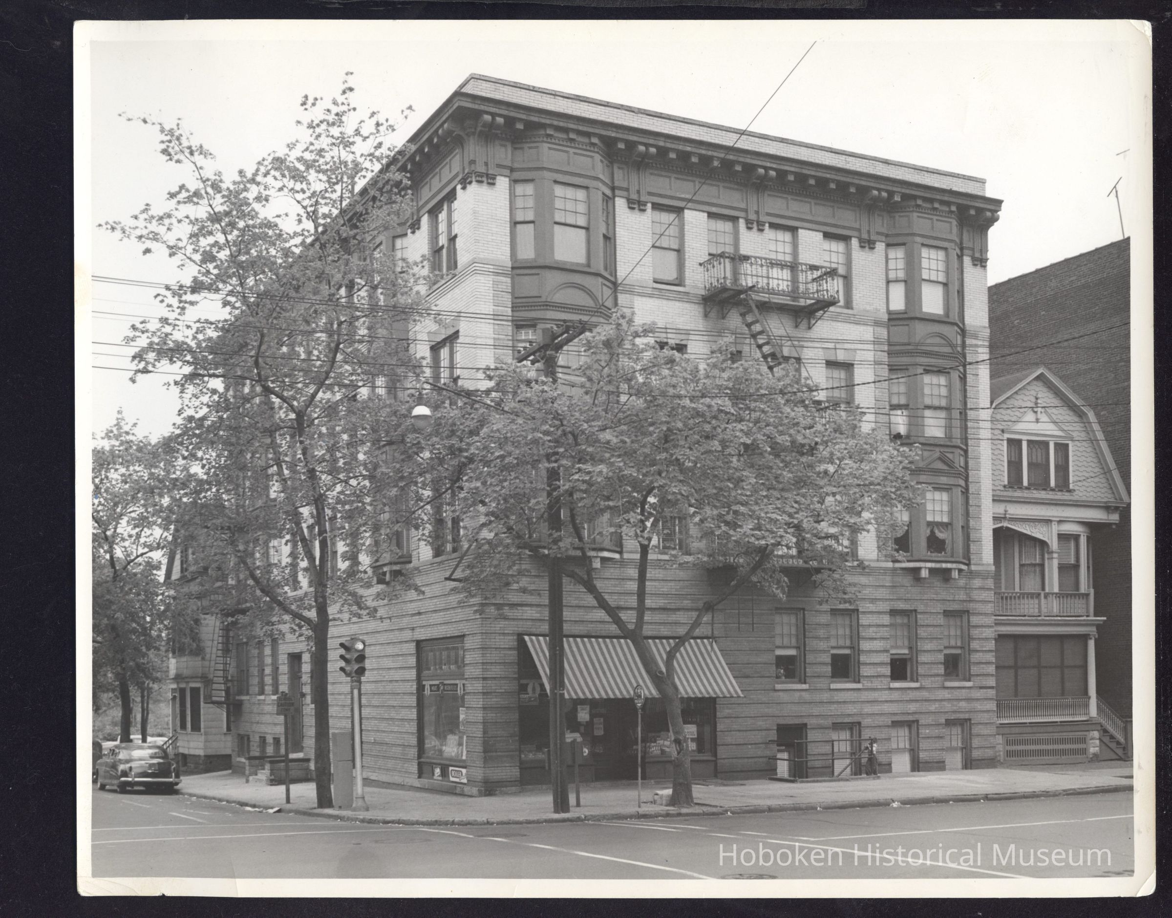 B&W photo of mixed-use apartment building at 415-417 Summer Avenue, Newark. picture number 1