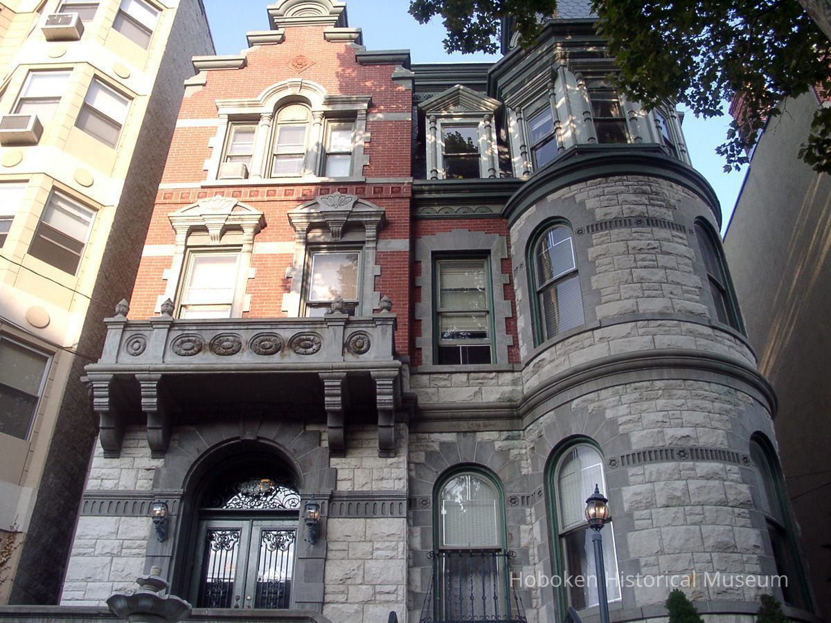 0002 925 Hudson St.