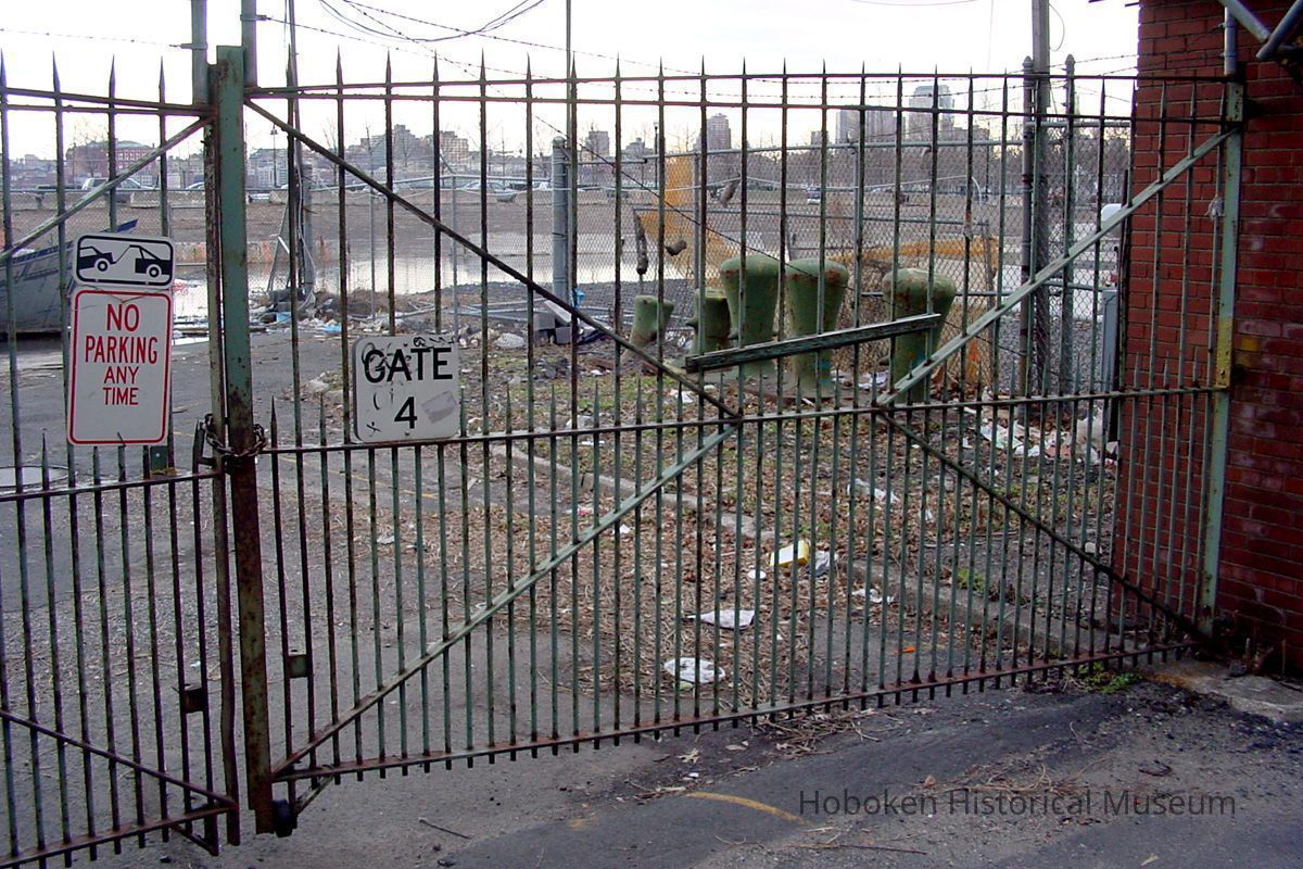 1: fence River & Third Sts.