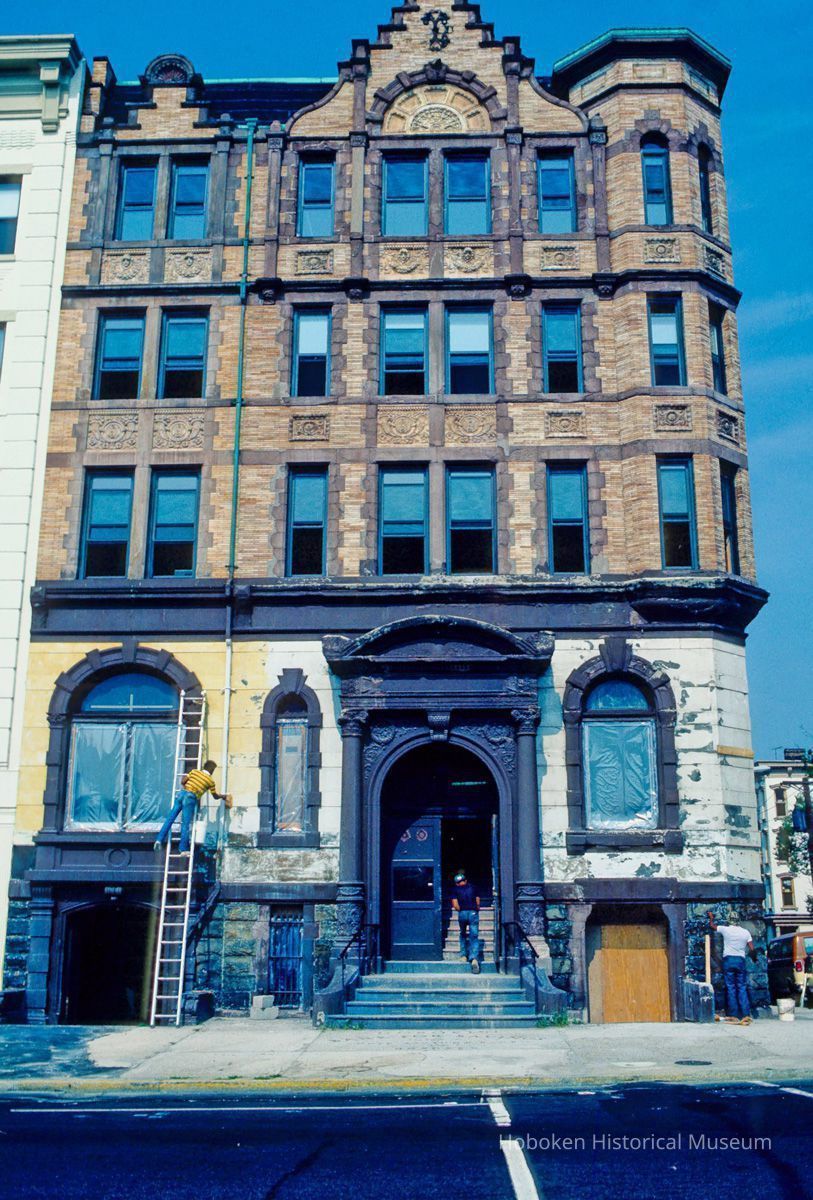 01 84 Washington St.
