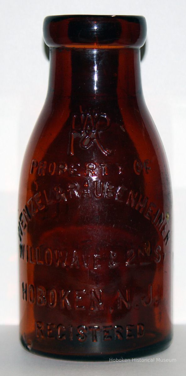 full front Wenzel & Raubenheimer pint bottle