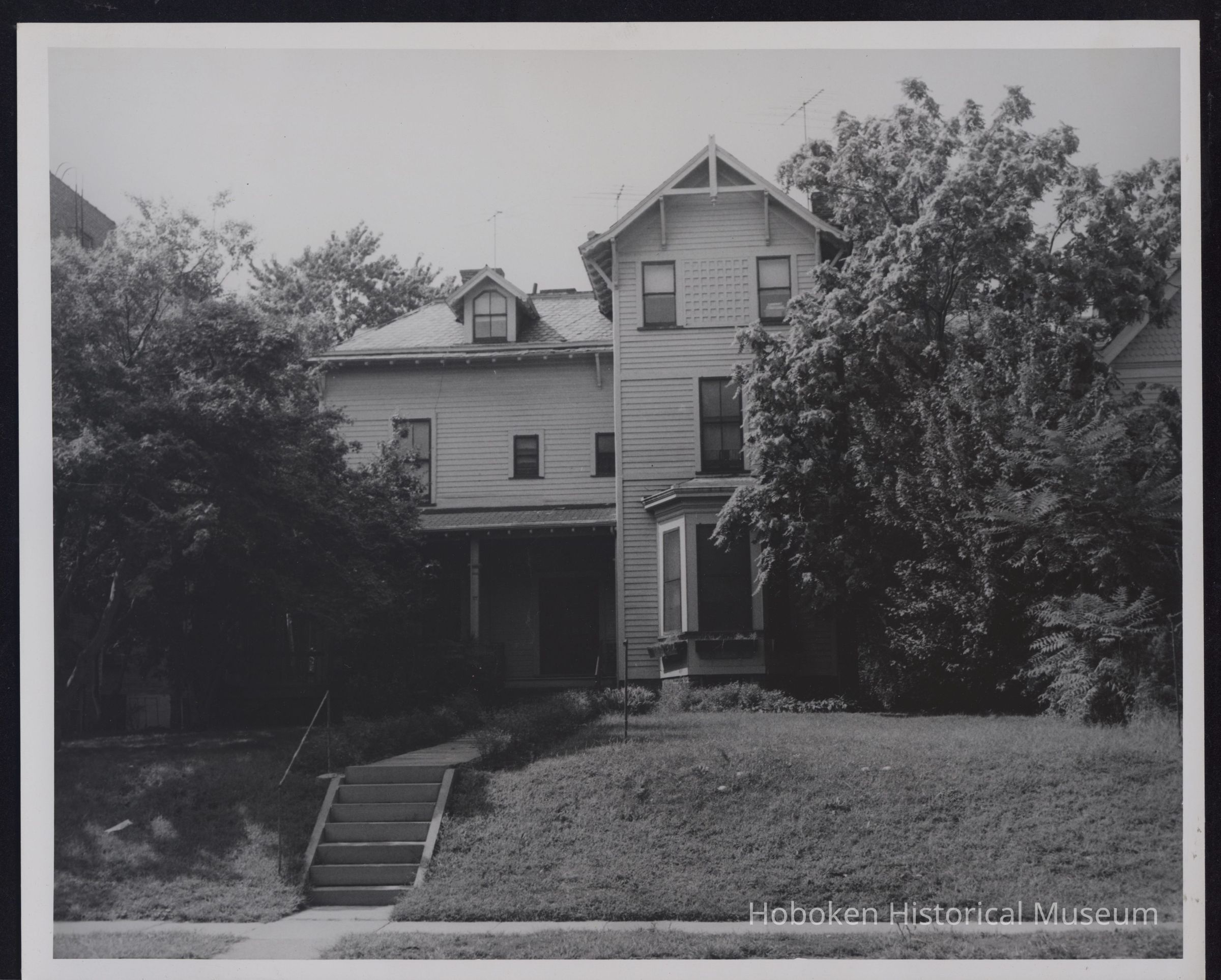 B&W photo of private home at unknown location in New Jersey. picture number 1