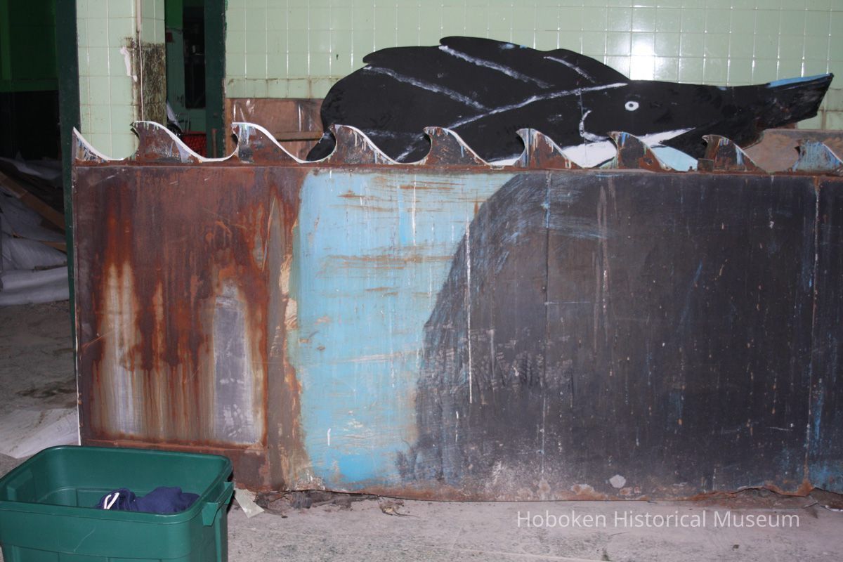 0020 back of western end of sign mount