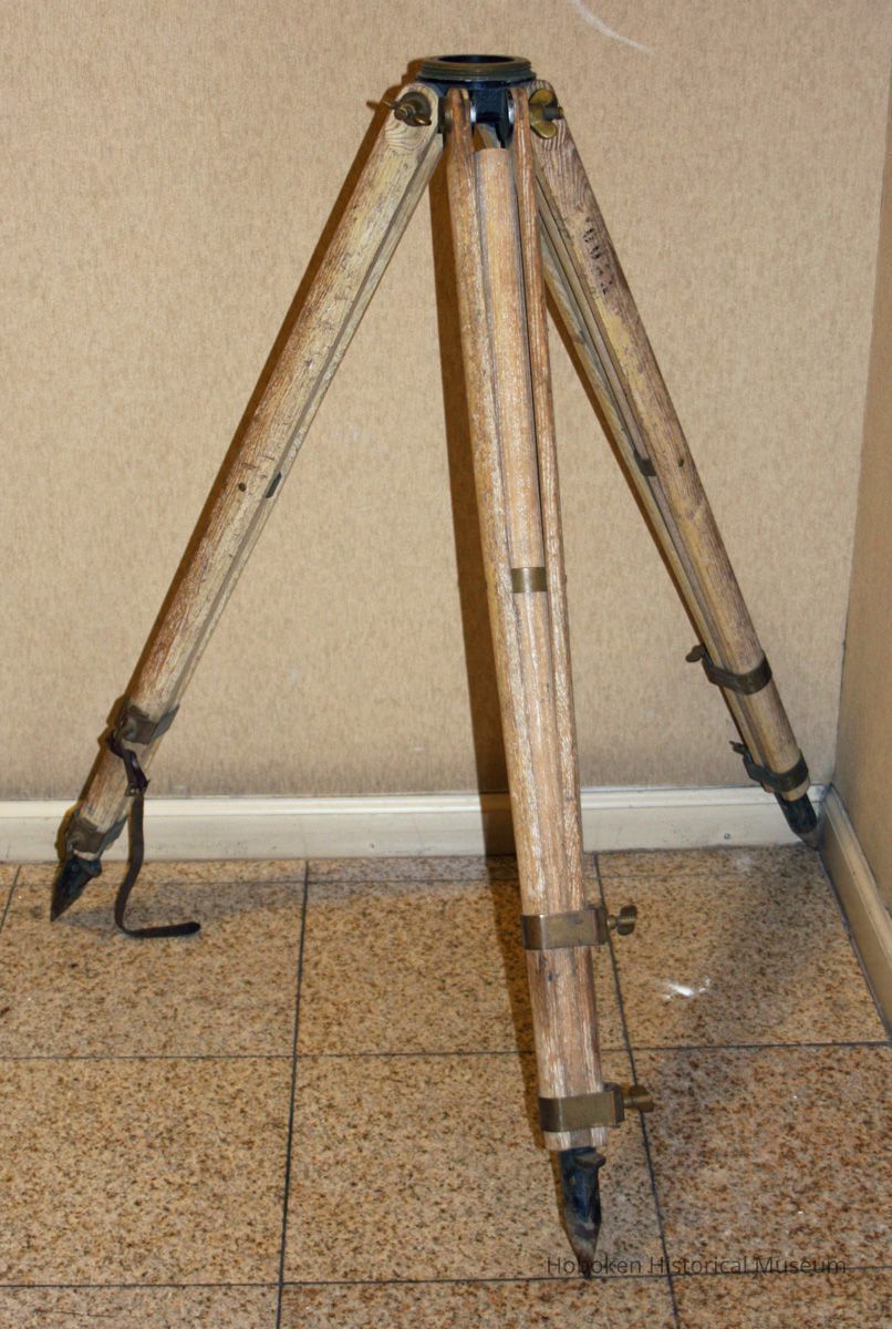 standing open, low position