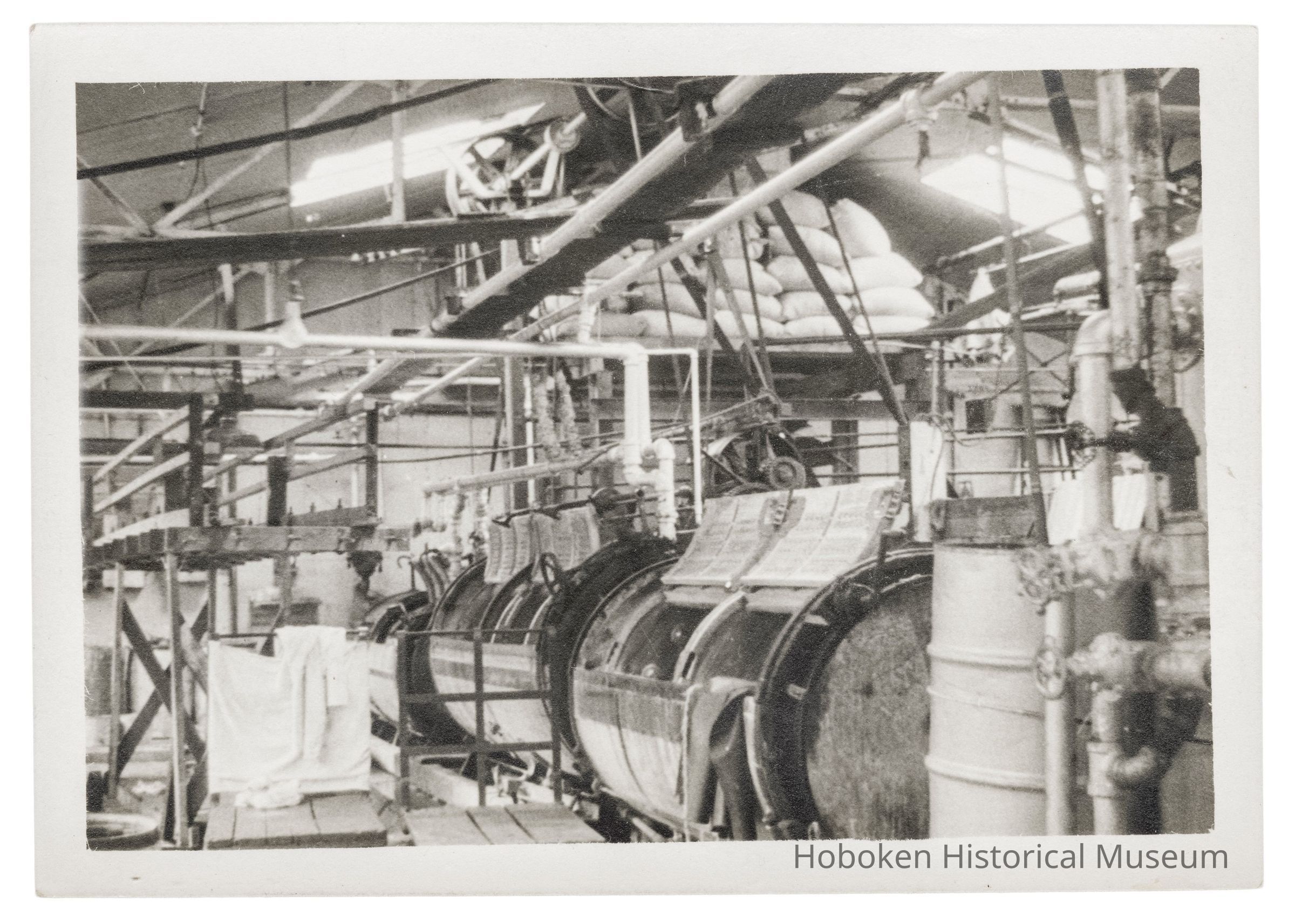 Photograph of the Interior of the Hoboken Individual Laundry picture number 1