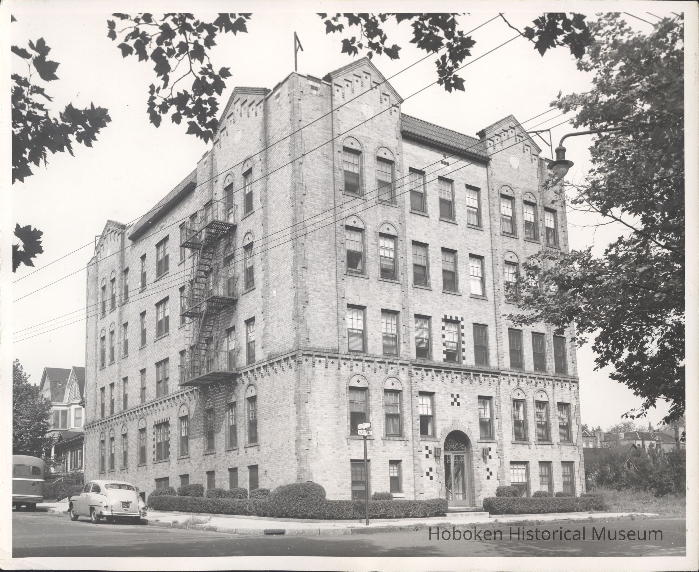 B&W photo of apartment building at 211 Arlington Avenue, Jersey City. picture number 1