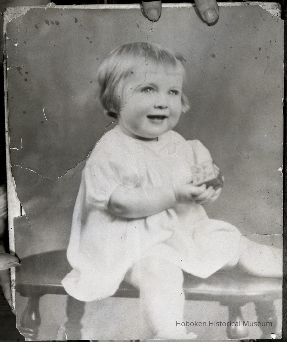 Young girl (Samperi family member?) circa 2-3 years old, no place, no date, circa 1920's. picture number 1