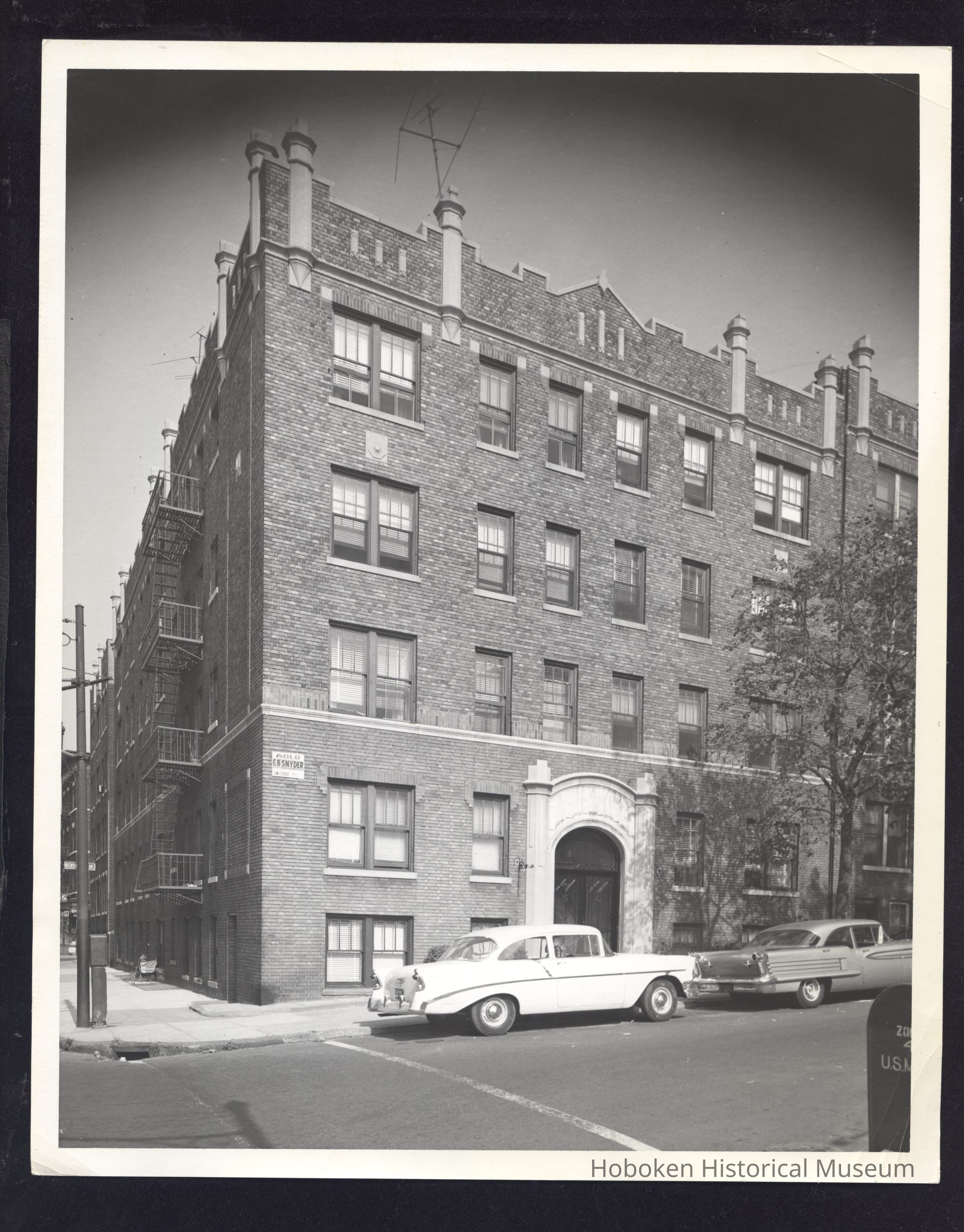 B&W photo of apartment building at 154 Kensington Avenue, Jersey City. picture number 1