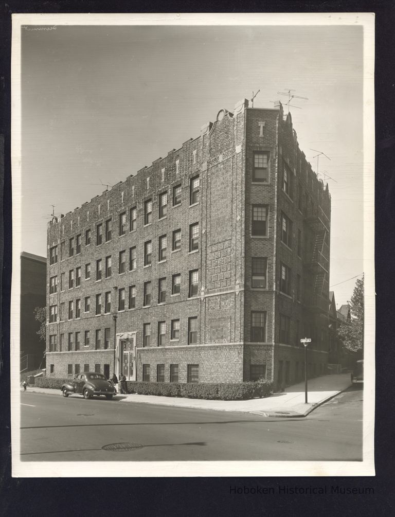 B&W Photograph of 989 Summit Ave., Jersey City, NJ picture number 1