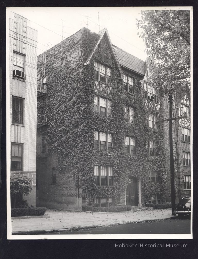 B&W Photograph of 318 Union St., Jersey City, NJ picture number 1