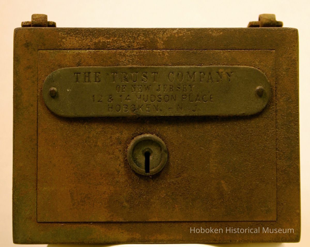 Steel bank with handle: from plate that reads 