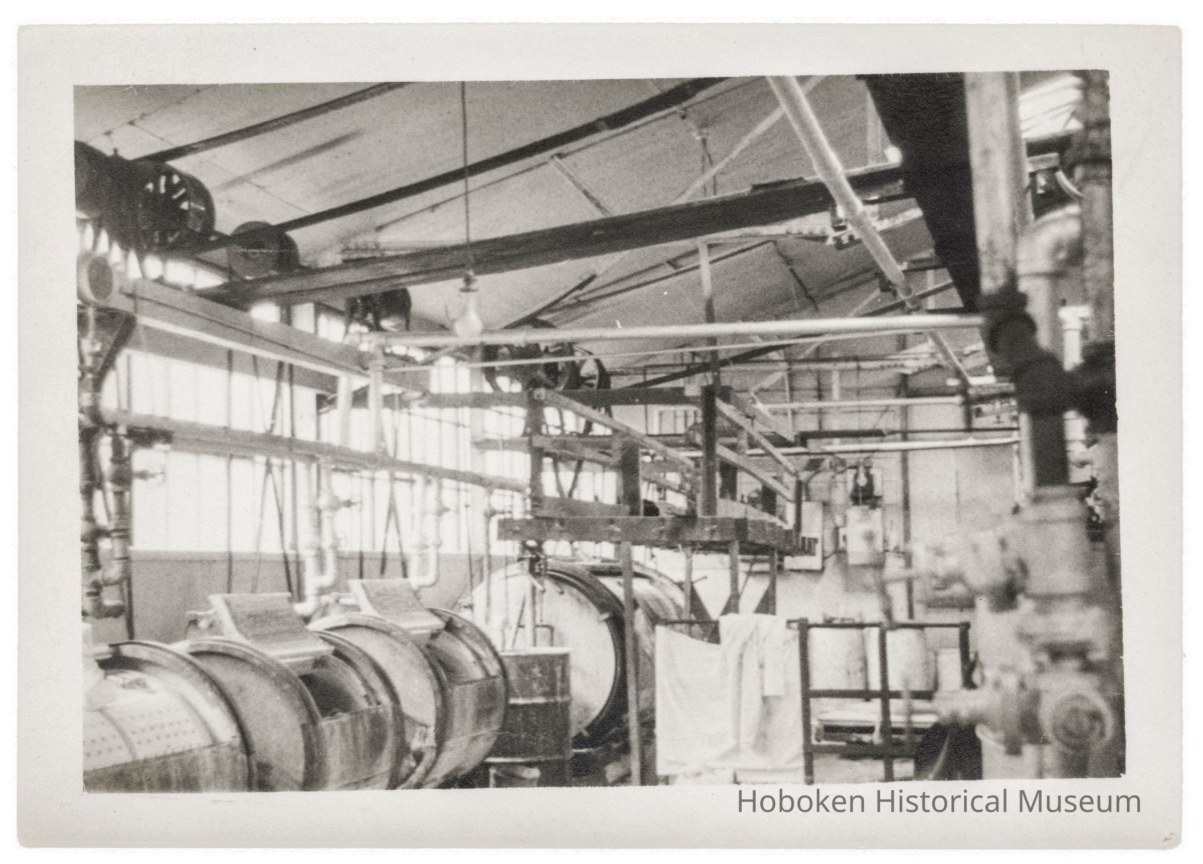 Laundry Interior Photograph picture number 1