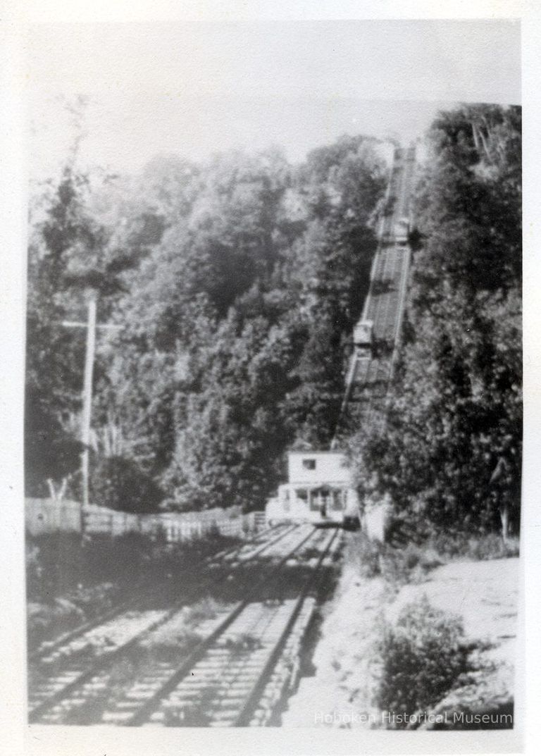 1: wagon elevator / funicular - Weehawken?