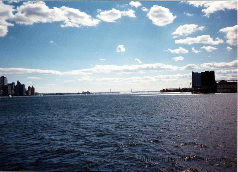 Color photo on the Hudson River looking south to Verrazano Narrows, Hoboken 1989. picture number 1