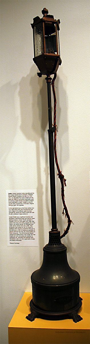 lamp on display; Origformat: Print-Photographic