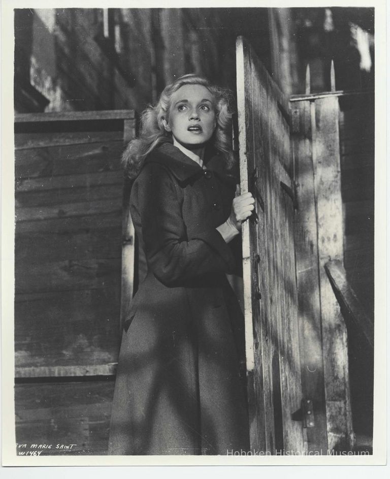 B+W publicity photo of Eva Marie Saint as Edie Doyle in film 