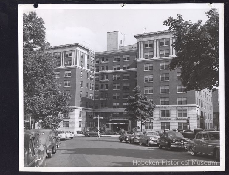 B+W Photo of 299 Clinton Ave., Newark picture number 1