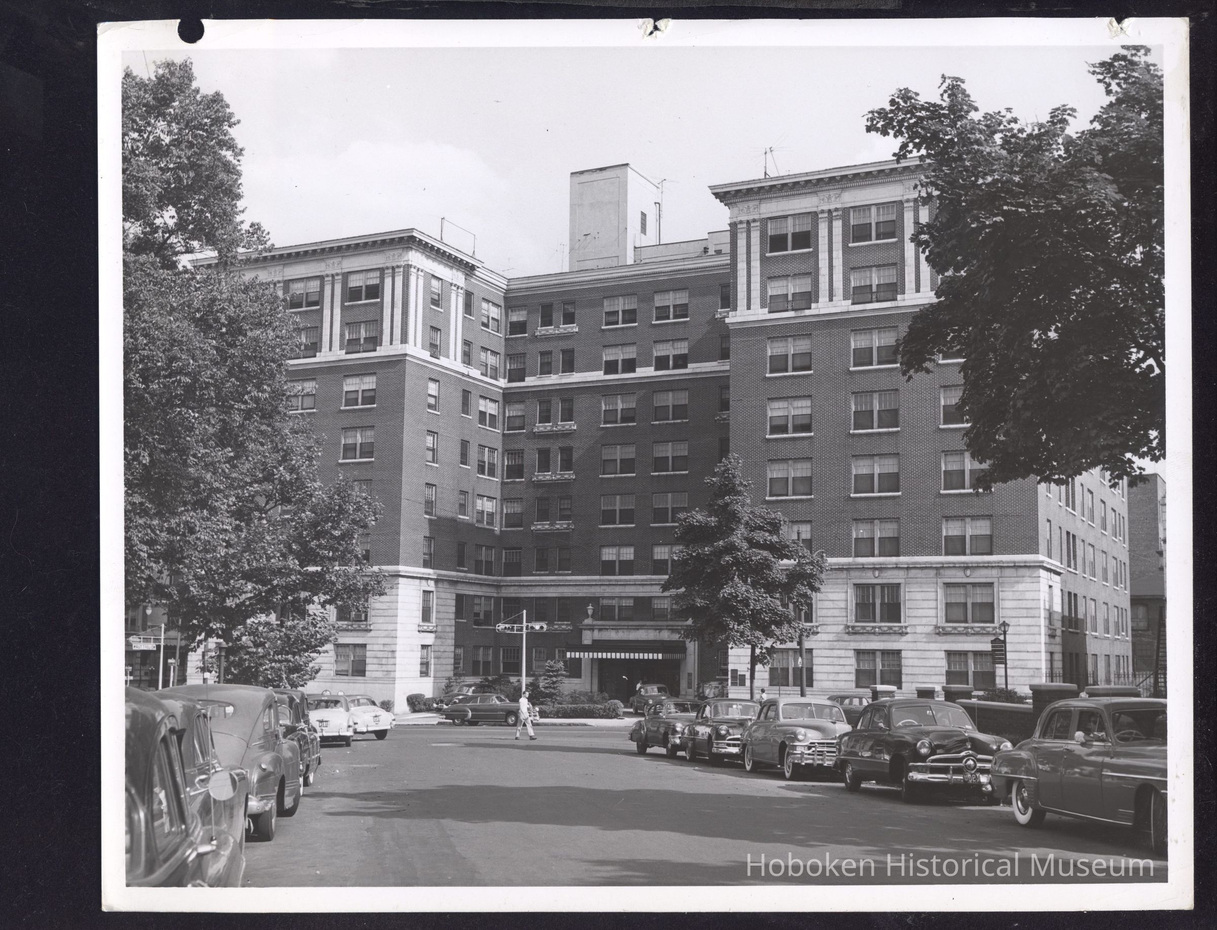 B&W photo of apartment building at 299 Clinton Avenue, Newark. picture number 1