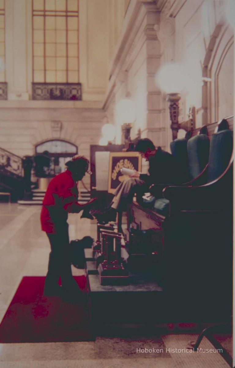 shoeshine stand in Main Waiting Room