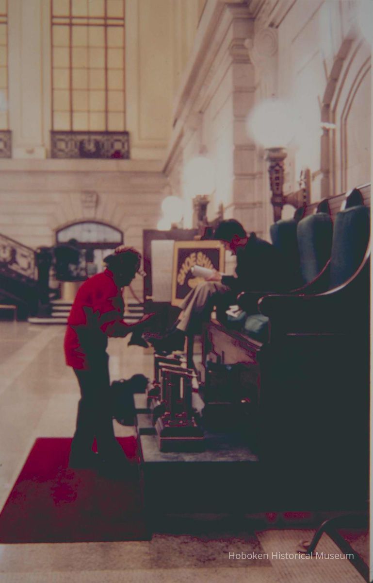 shoeshine stand in Main Waiting Room