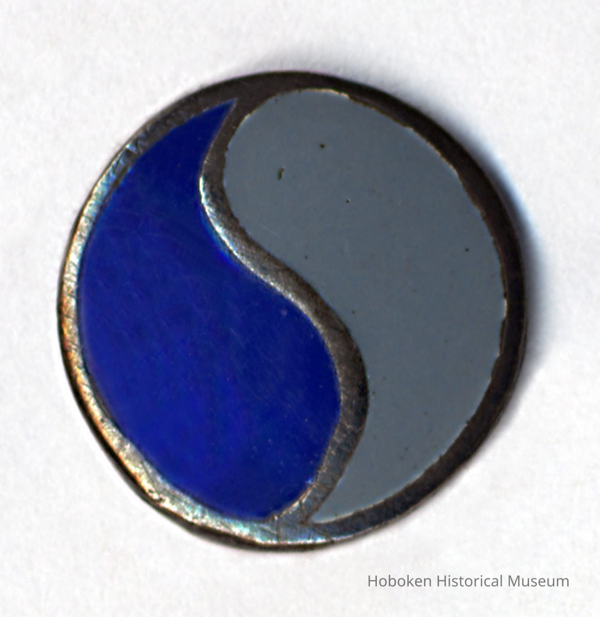 Uniform insignia pin of U.S. Army, 29th Division, WWI