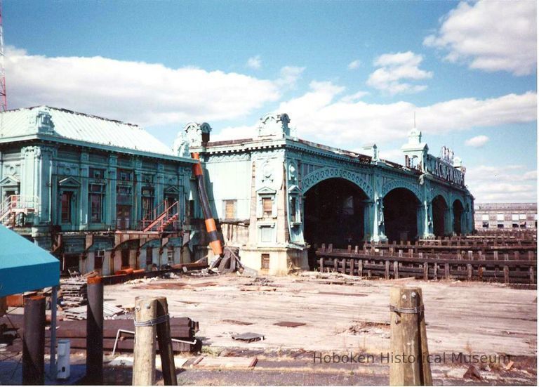 Color photo of the NJ Transit Terminal eastern facade, Hoboken 1989. picture number 1