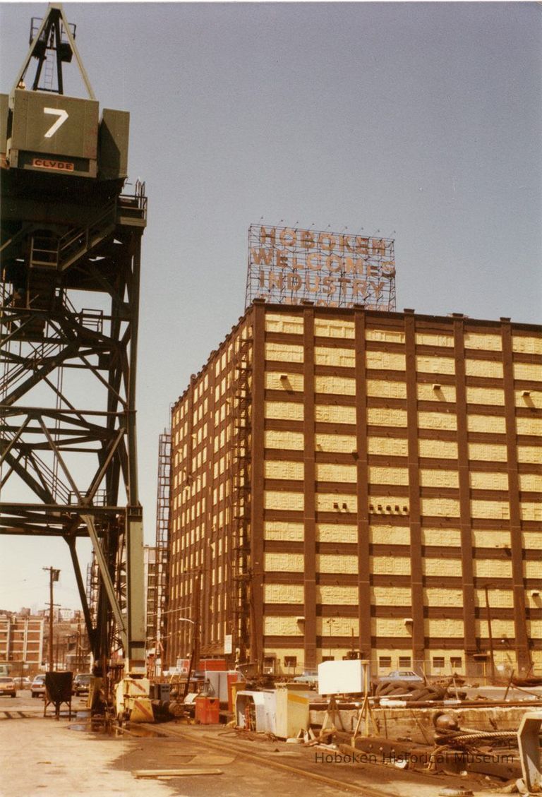 Hoboken Welcomes Industry sign atop Lipton Tea building 1982