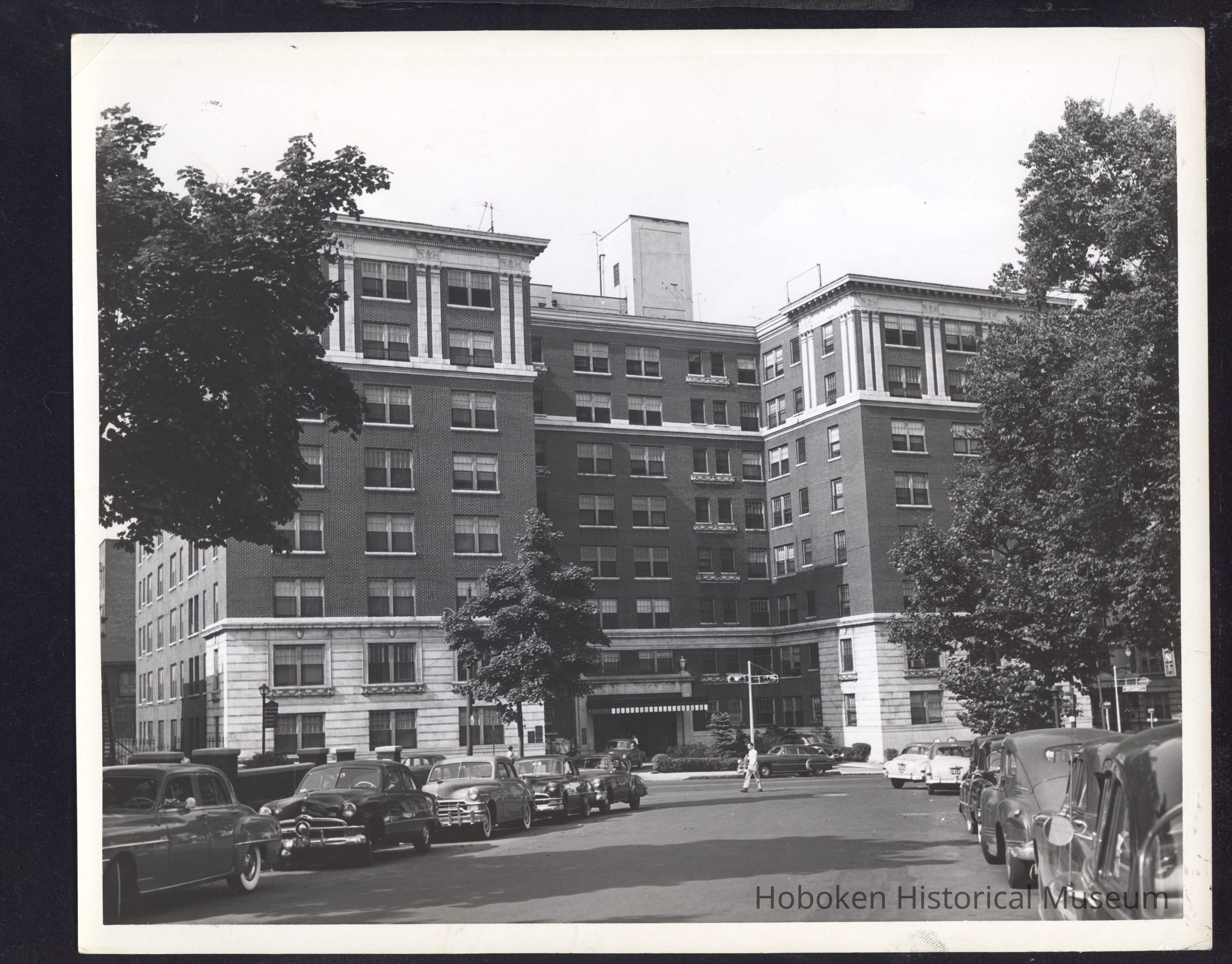 B&W photo of apartment building at 299 Clinton Avenue, Newark. picture number 1