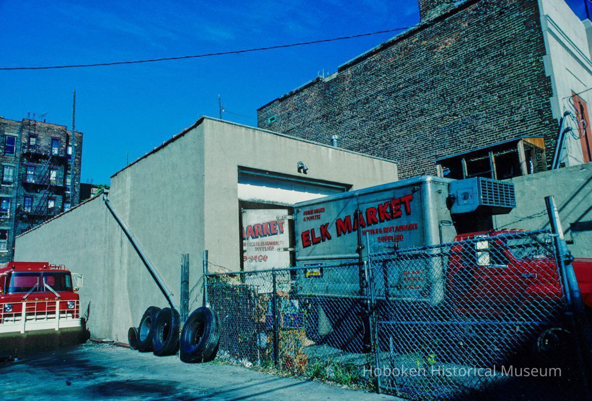 01 Elk Market