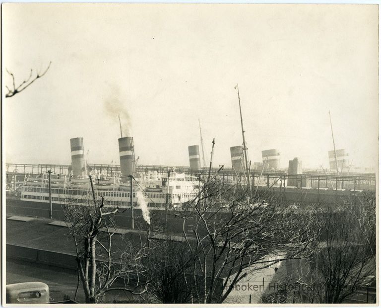 image, l-r: S.S. Volendam, S.S. Veendam, S.S. Nieuw Amsterdam