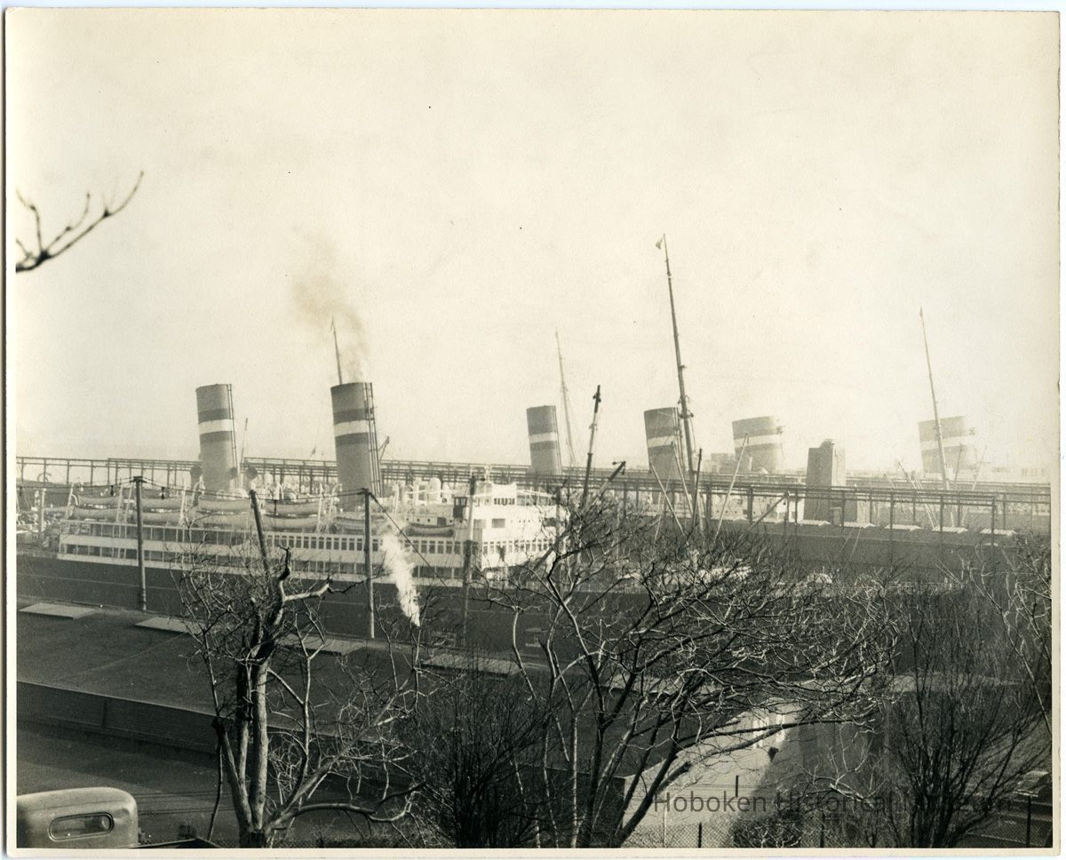 image, l-r: S.S. Volendam, S.S. Veendam, S.S. Nieuw Amsterdam