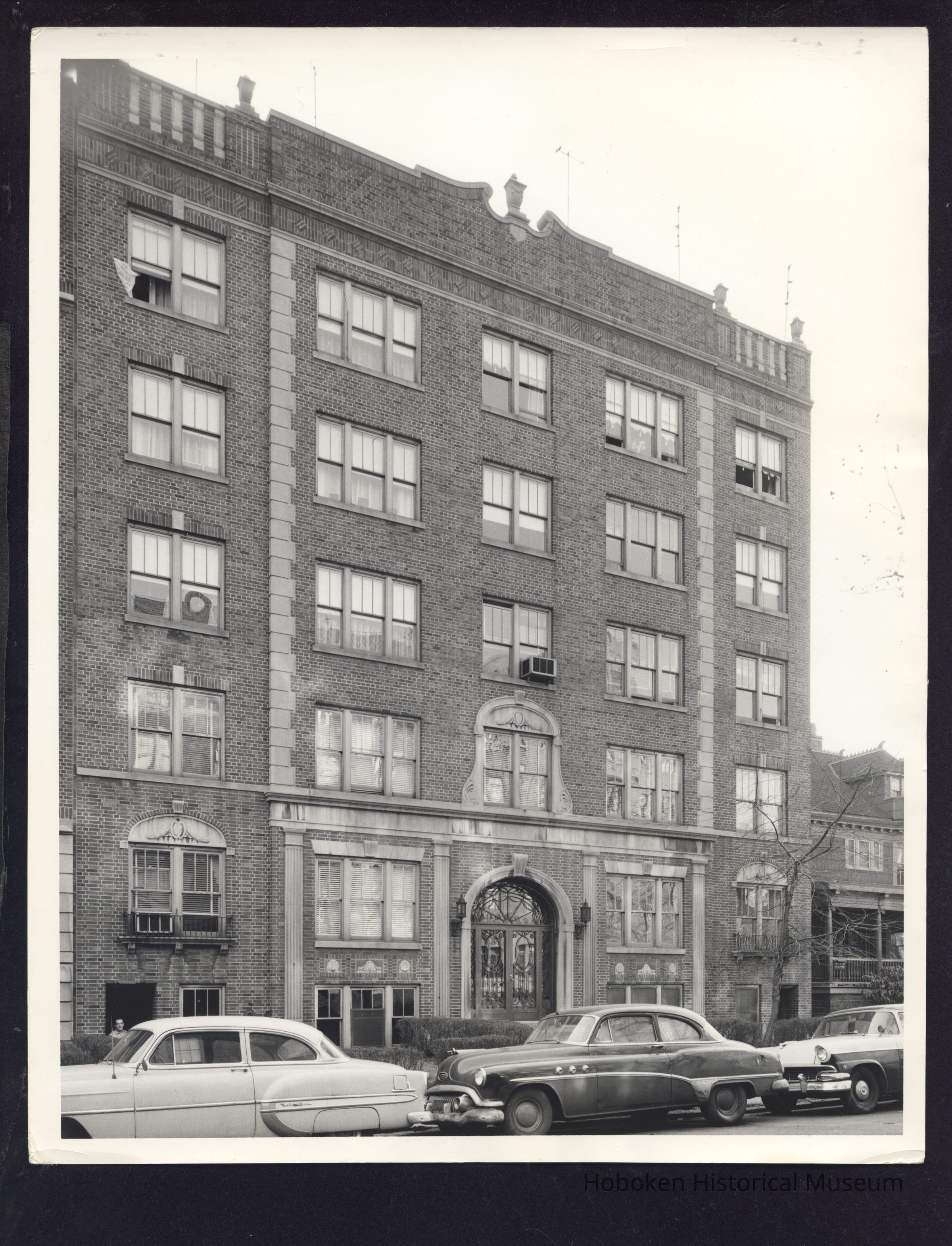 B&W photo of apartment building at 31 Gifford Avenue, Jersey City. picture number 1