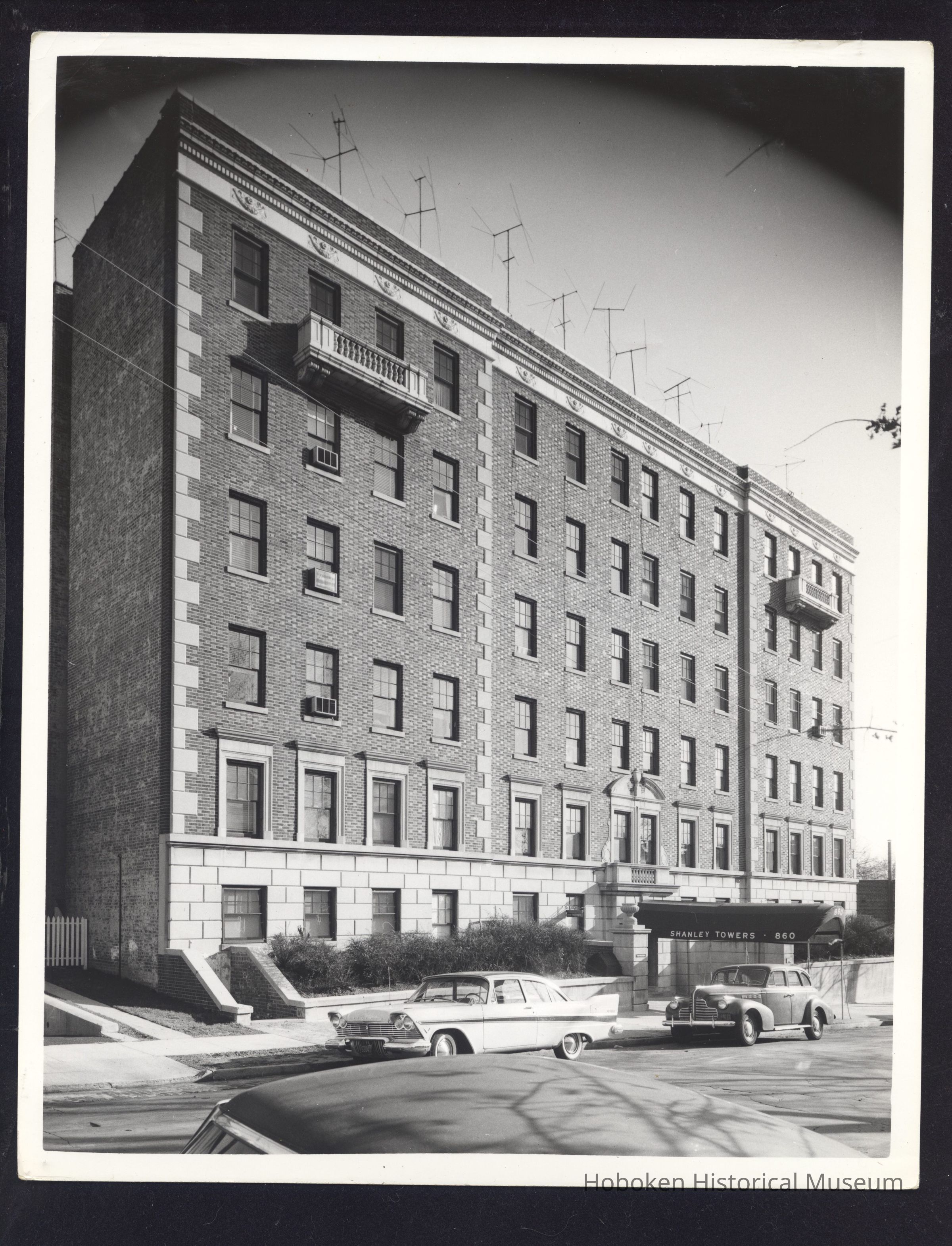 B&W photo of apartment building at 860 South 11th Street, Newark. picture number 1