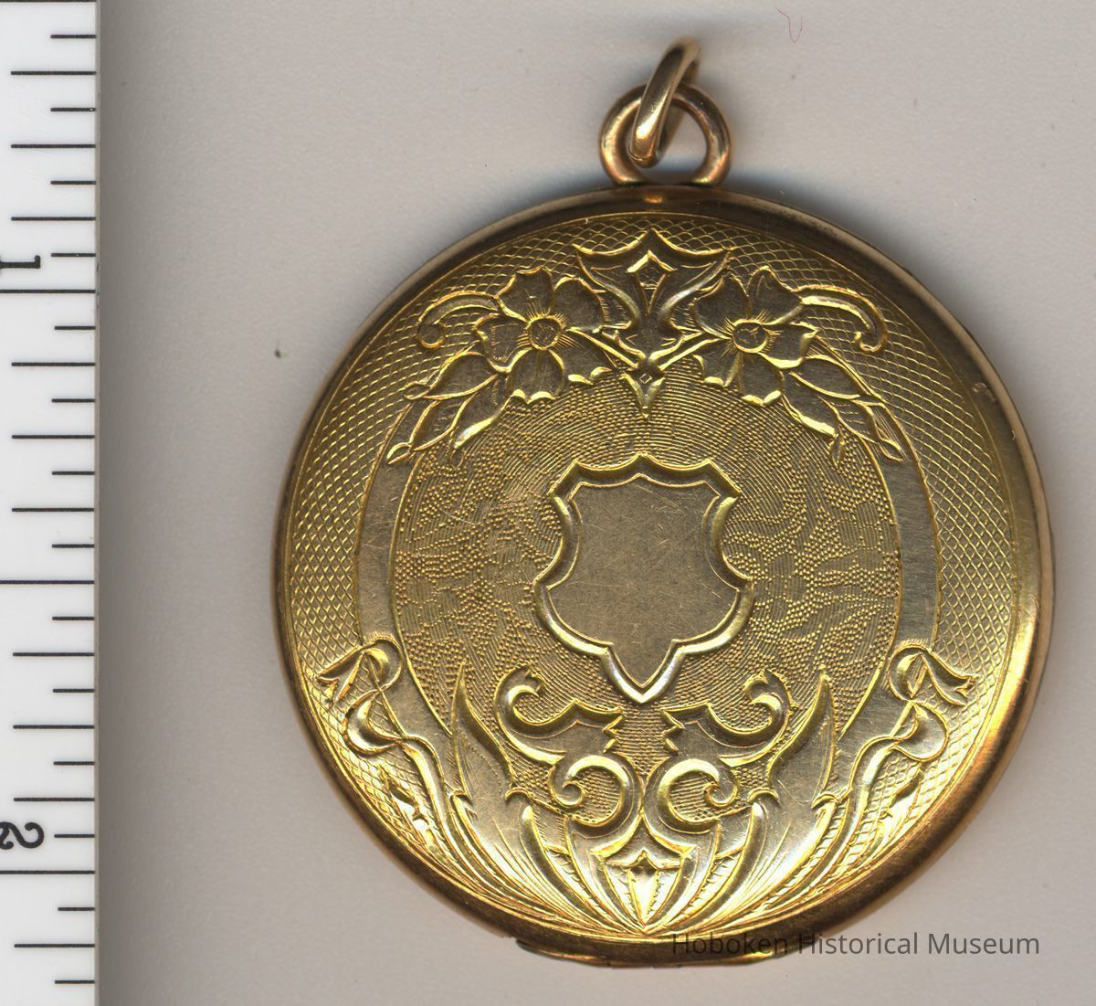 locket front closed