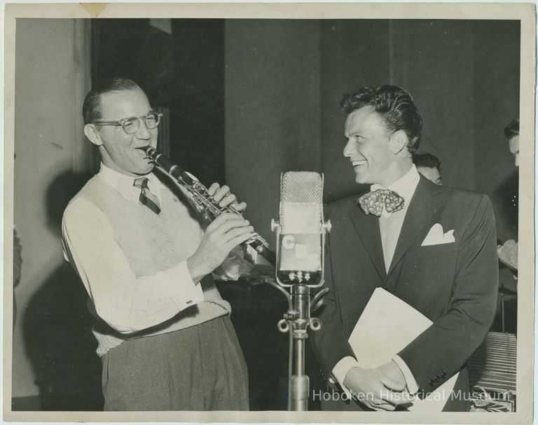 Benny Goodman, Frank Sinatra in radio studio