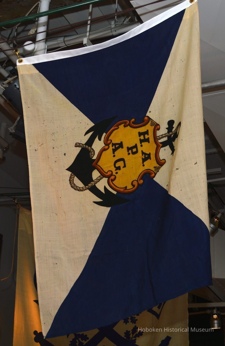 insiginia flag: H.A.P.A.G. (Hamburg American Lines)