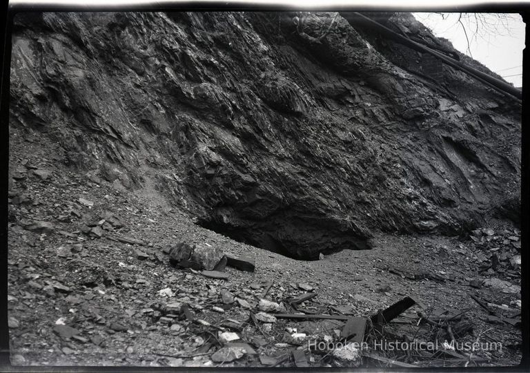 1: exterior view of Sybil's Cave