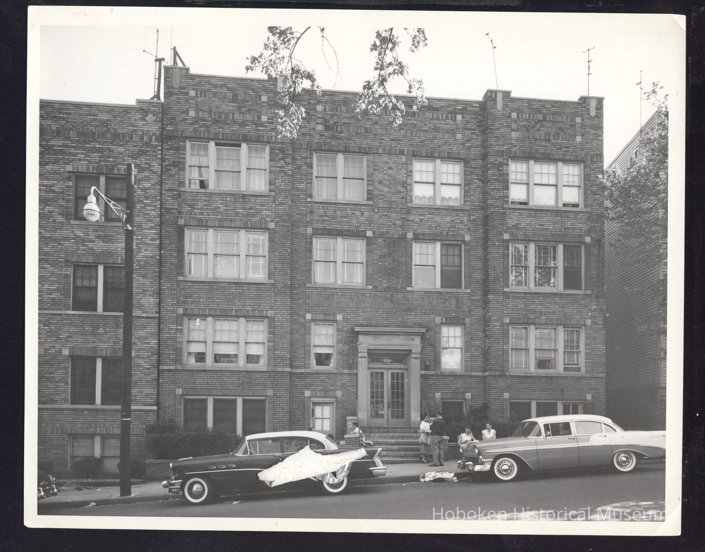 B&W photo of apartment building at 276 Hawthorne Avenue, Newark. picture number 1