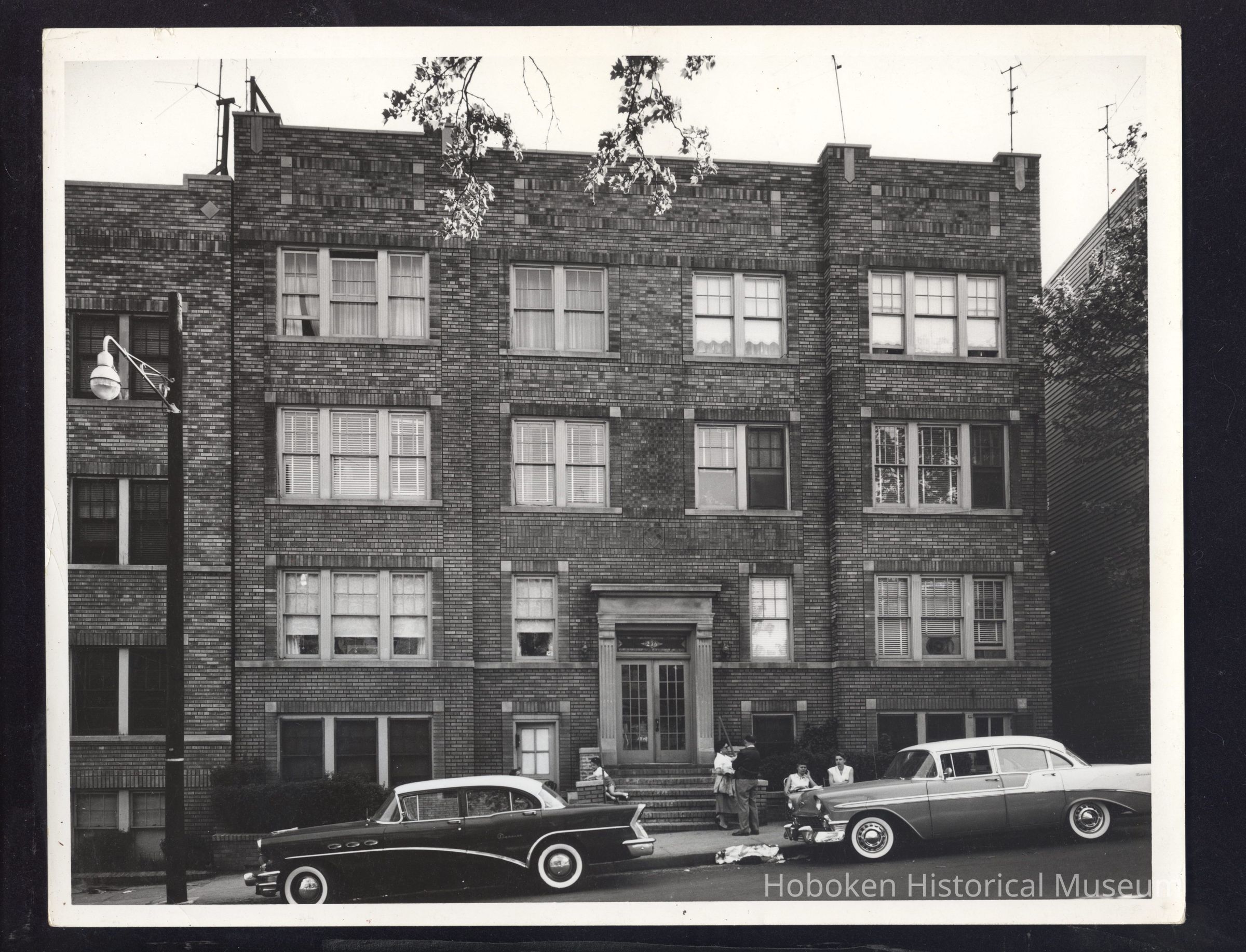 B&W photo of apartment building at 276 Hawthorne Avenue, Newark. picture number 1