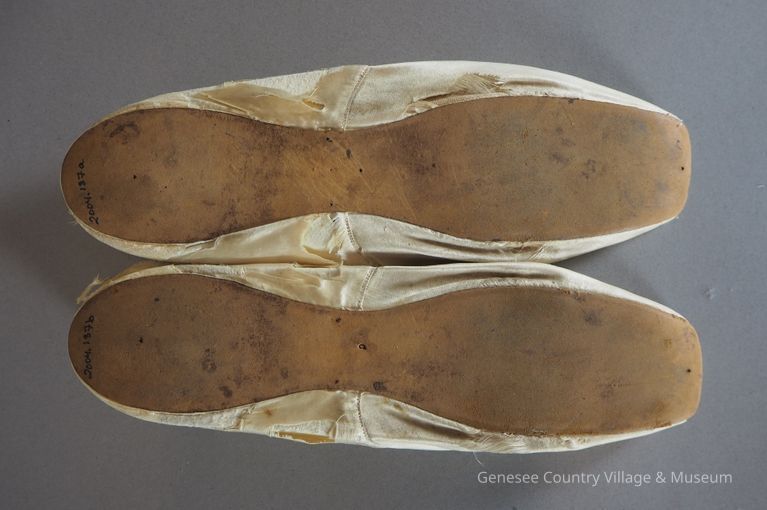 Slippers - Image 11