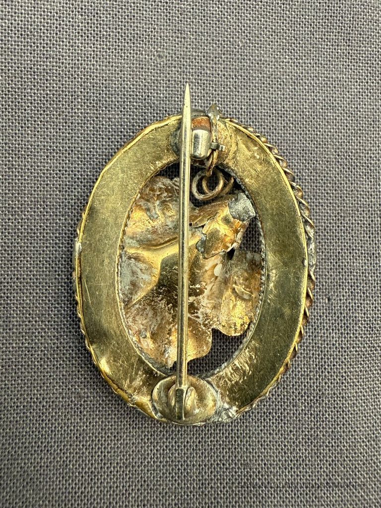 Brooch - Image 2