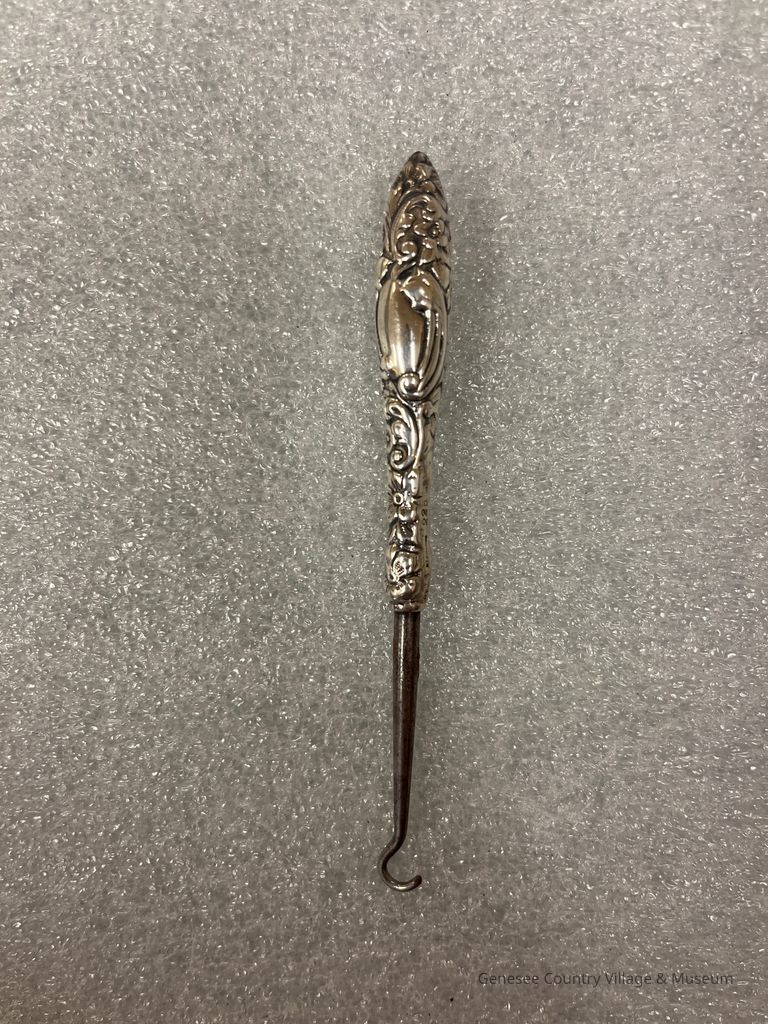 Buttonhook