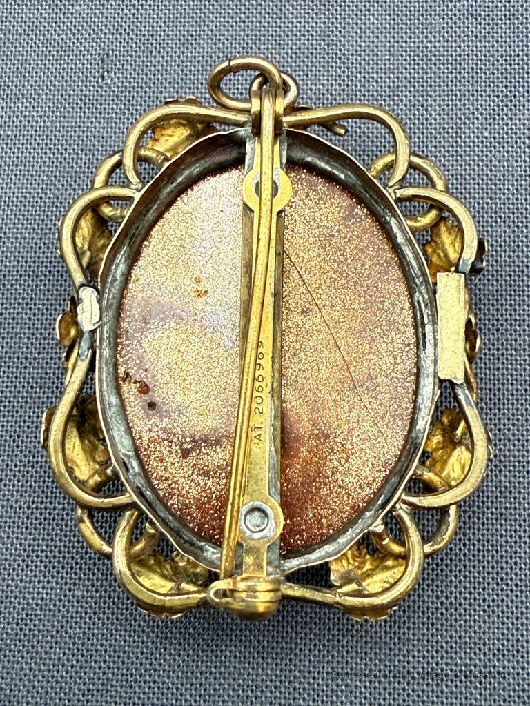 Brooch - Image 3