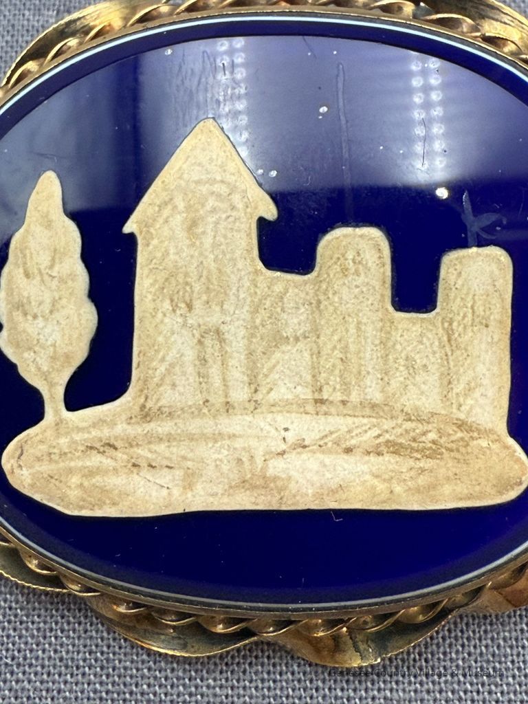 Brooch - Image 2