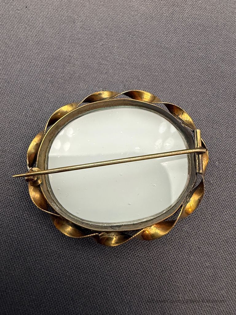 Brooch - Image 3