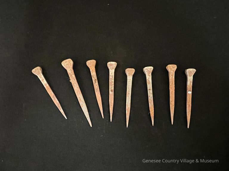 Lot of 8 nails