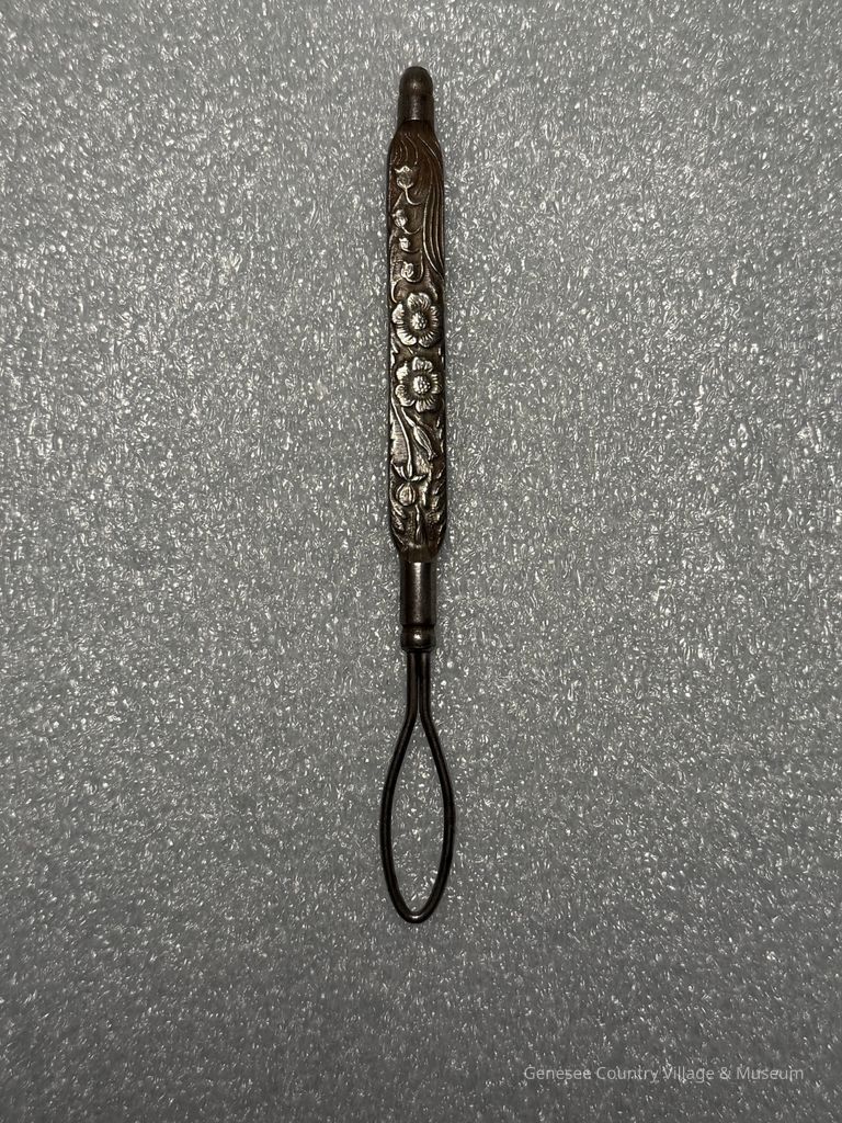 Buttonhook